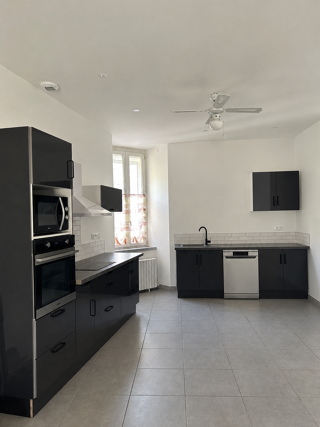  Appartement à louer 3 pièces 94 m²