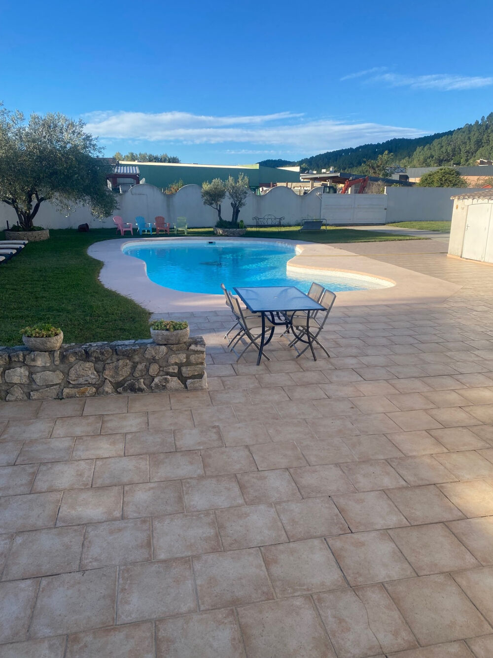 Maison familiale avec piscine sur 1 800 m2