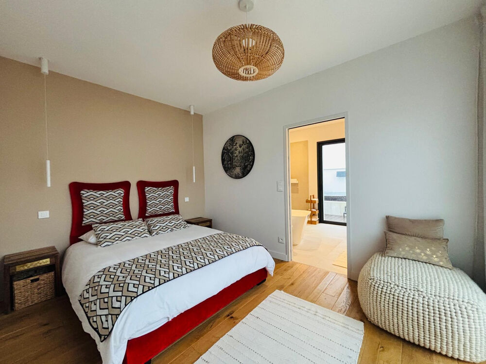 � vendre  Propri�t�/ch�teau La Rochelle (17000)