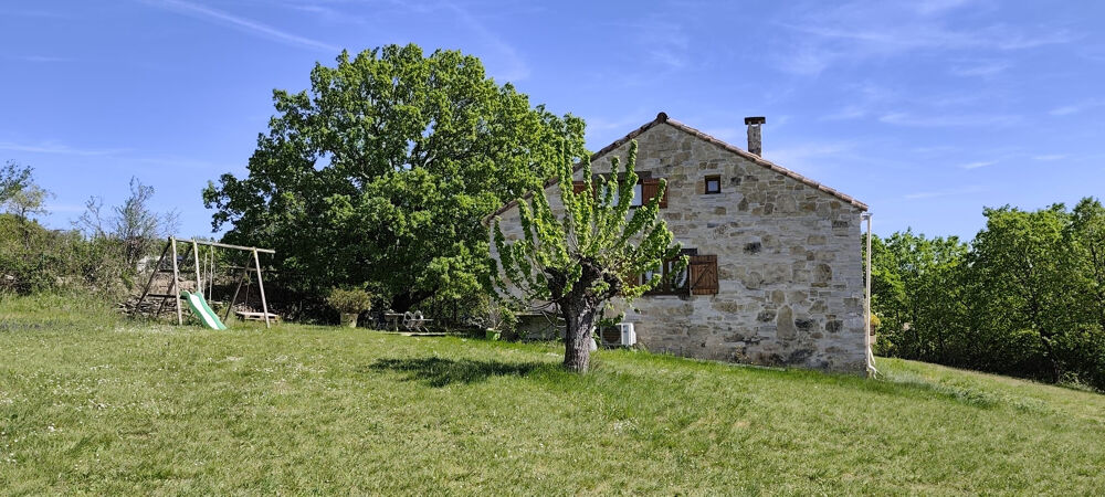 Charme et nature aux portes de lArdèche Mas en pierre sur 2,7 hectares