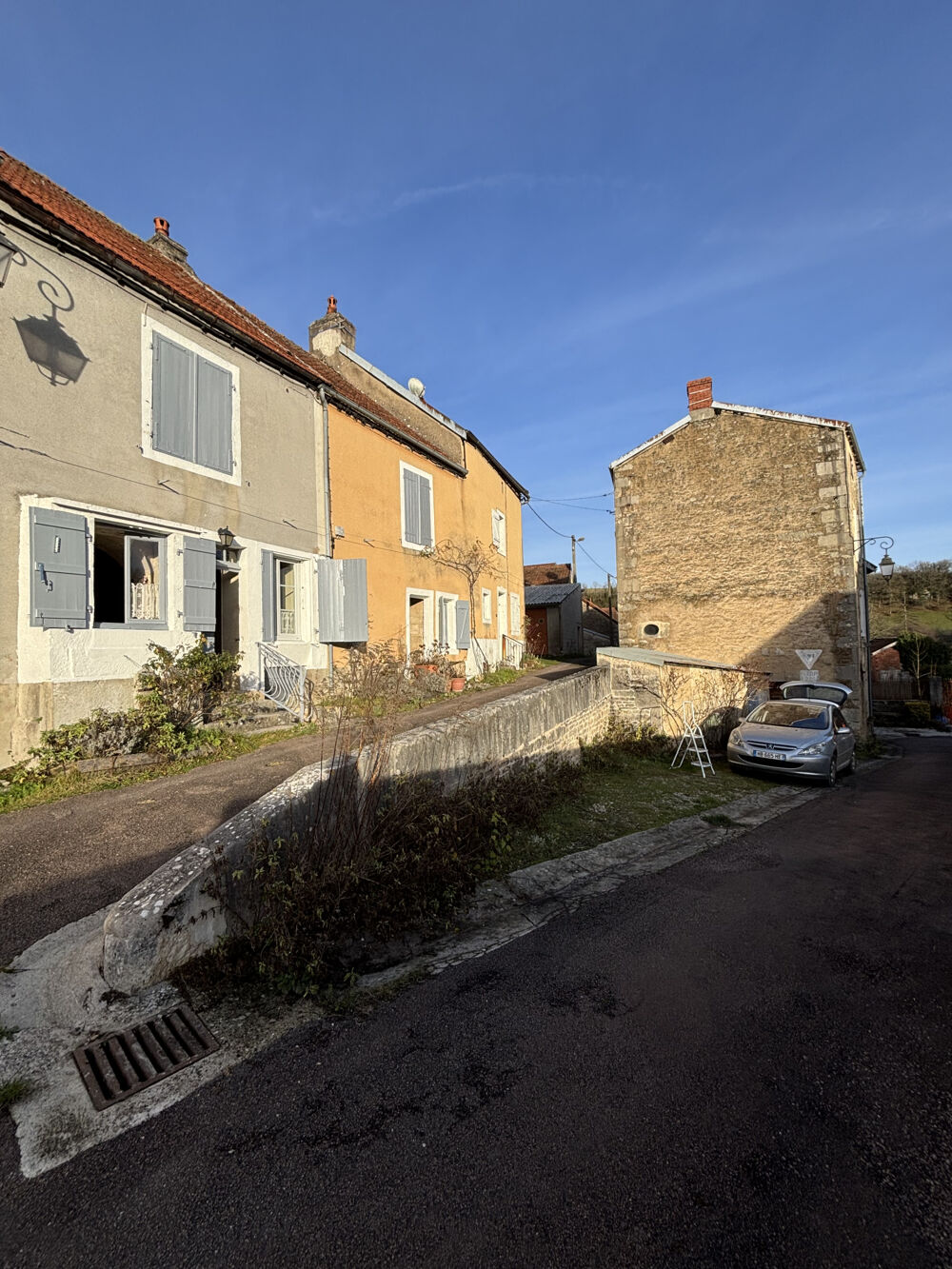 AIGNAY LE DUC Maison du XVIè s de 125 m2 avec une terrasse et un terrain non attenant de 240m2