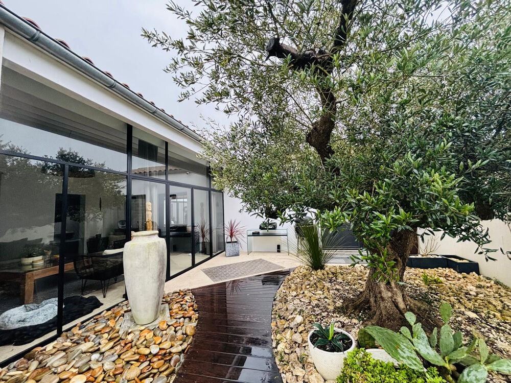 � vendre  Propri�t�/ch�teau La Rochelle (17000)