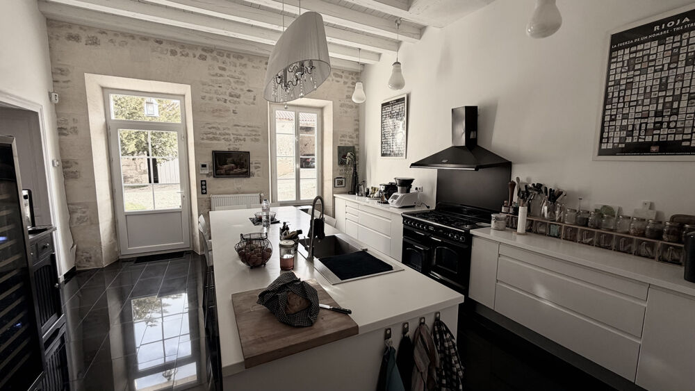 � vendre  Propri�t�/ch�teau Saint-Jean-d'Ang�ly (17400)