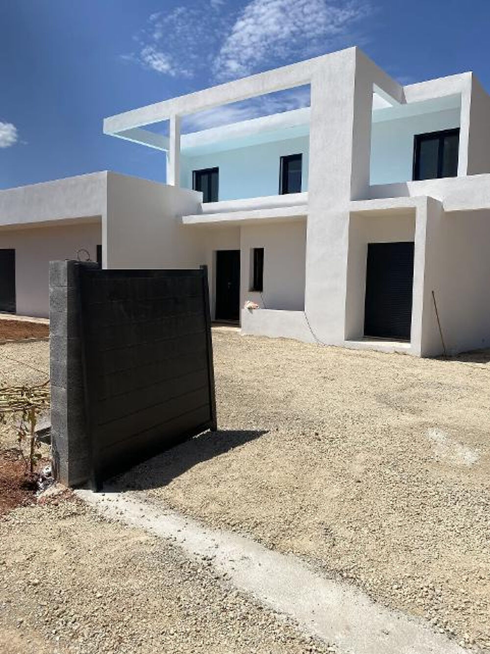 A voir Flayosc villa neuve F4 de 130m terrasse 44m sur 1500m terrain à finir 423000€ CRN2359