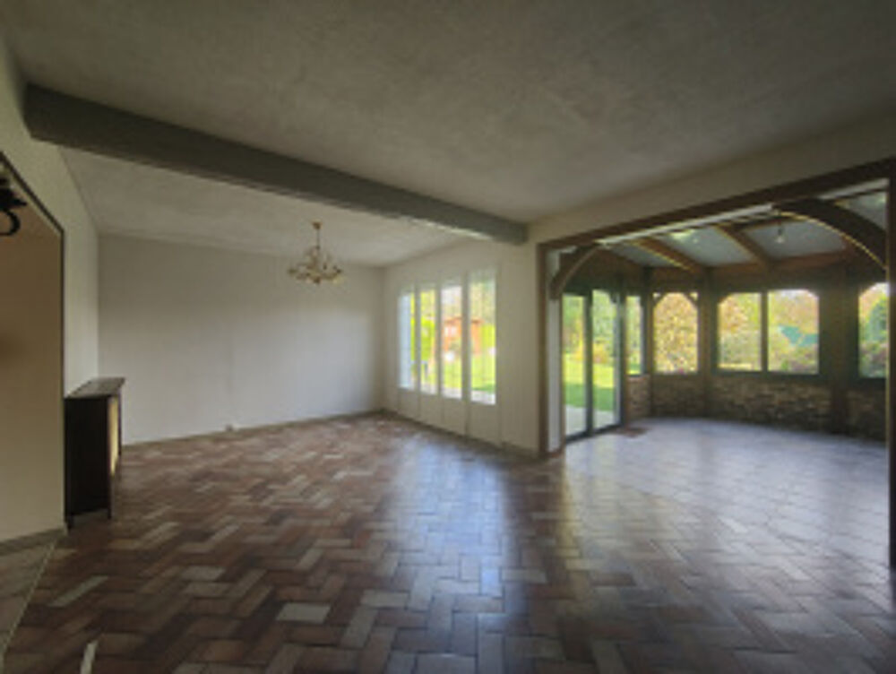 MAISON ANCIENNE REFAITE A NEUF DE 130 M2 HAB AVEC DOUBLE GARAGE ET VERANDA SUR 1000 M2 DE TERRAIN CLOS AU CALM