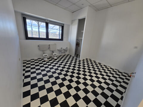   EAUNES-LOCAL COMMERCIAL 200 m2 
