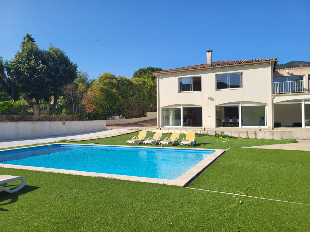 Charmante villa avec piscine à Alata