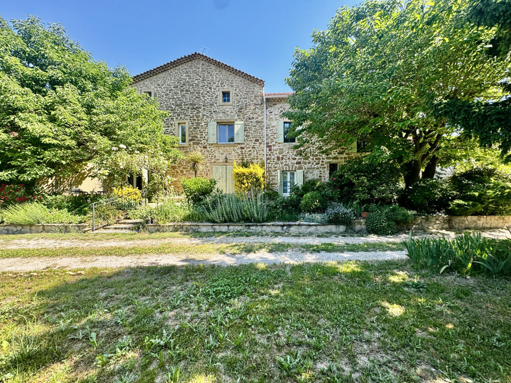 Maison 15 pièces 356 m² · à Travaillan · 356 m² · 590 000 €