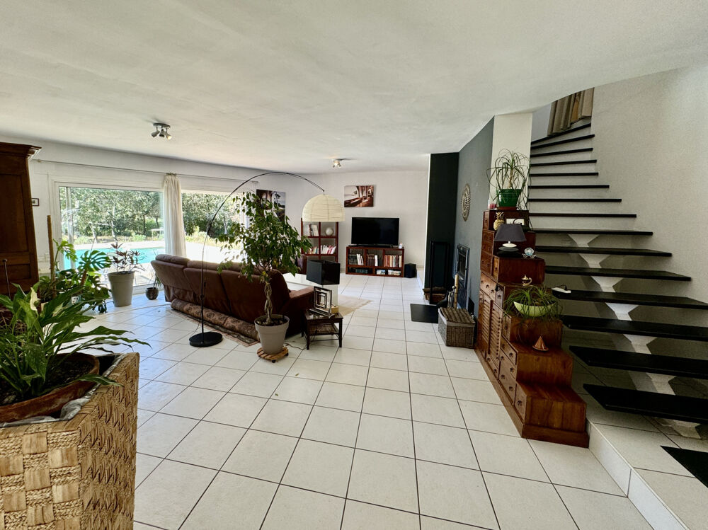 Villa contemporaine 13 pièces - 290 m2 - 4789 m2