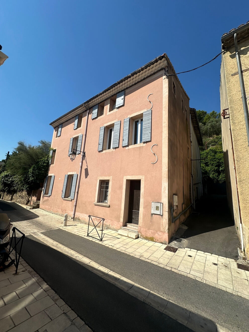 A proximité du théâtre Antique
