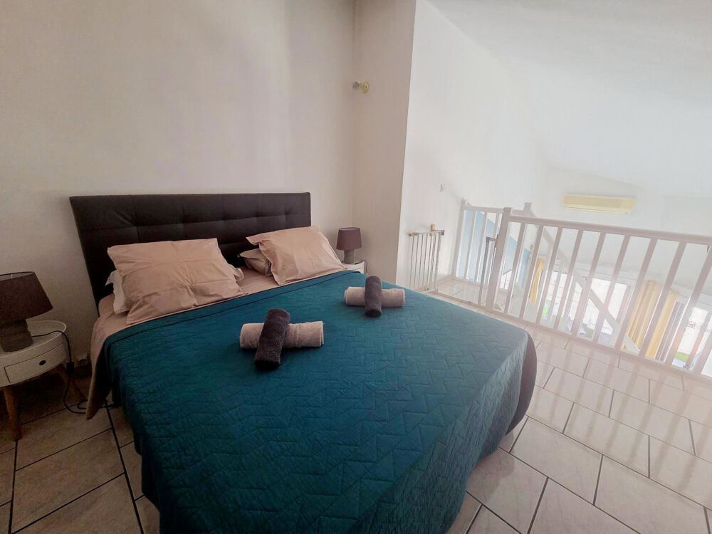 T3 en duplex sur le port de Propriano Vue marina et golfe