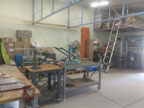 MURS COMMERCIAUX 150m2 189000 26110 Ste jalle