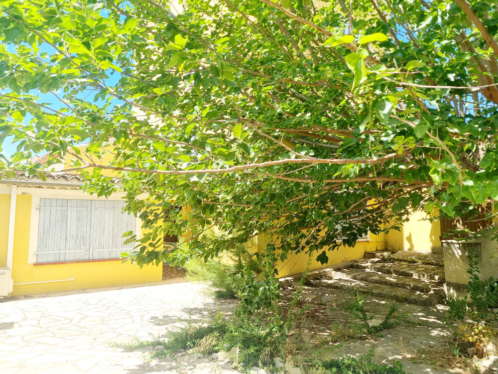 Vente Maison Affaire Draguignan belle maison de ville F4 230m de terrain vendu avec 3 places de parking 233200€ dpe C Draguignan