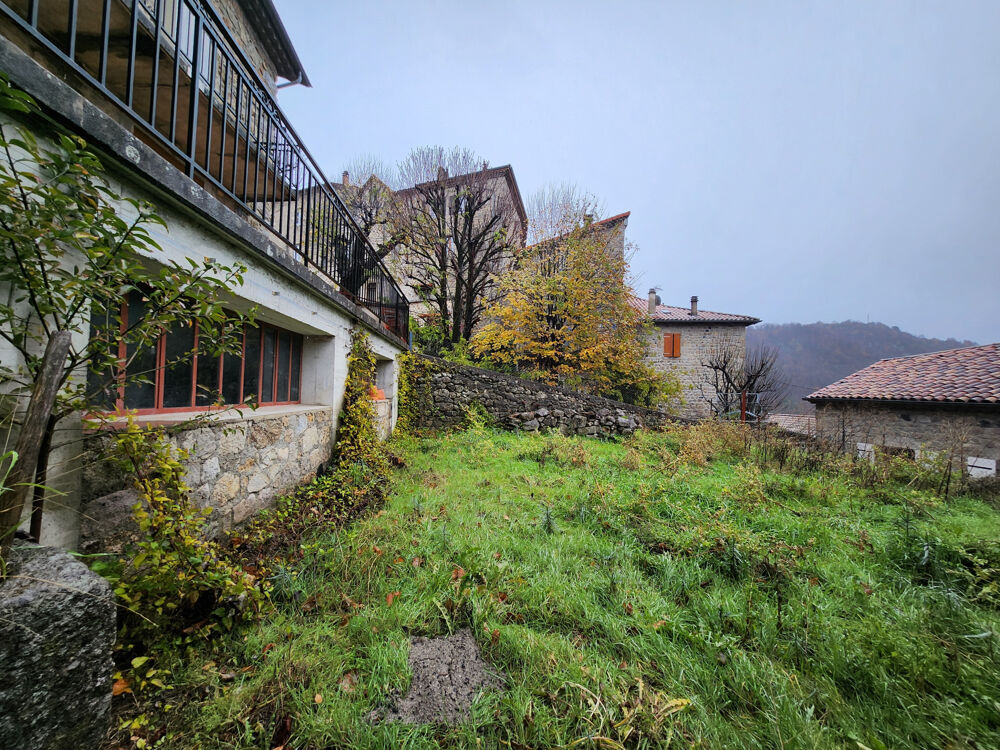 Vente Maison Maison de village en pierre - avec balcons, terrasses et jardin - vue sur la place - dépendances Antraigues sur volane