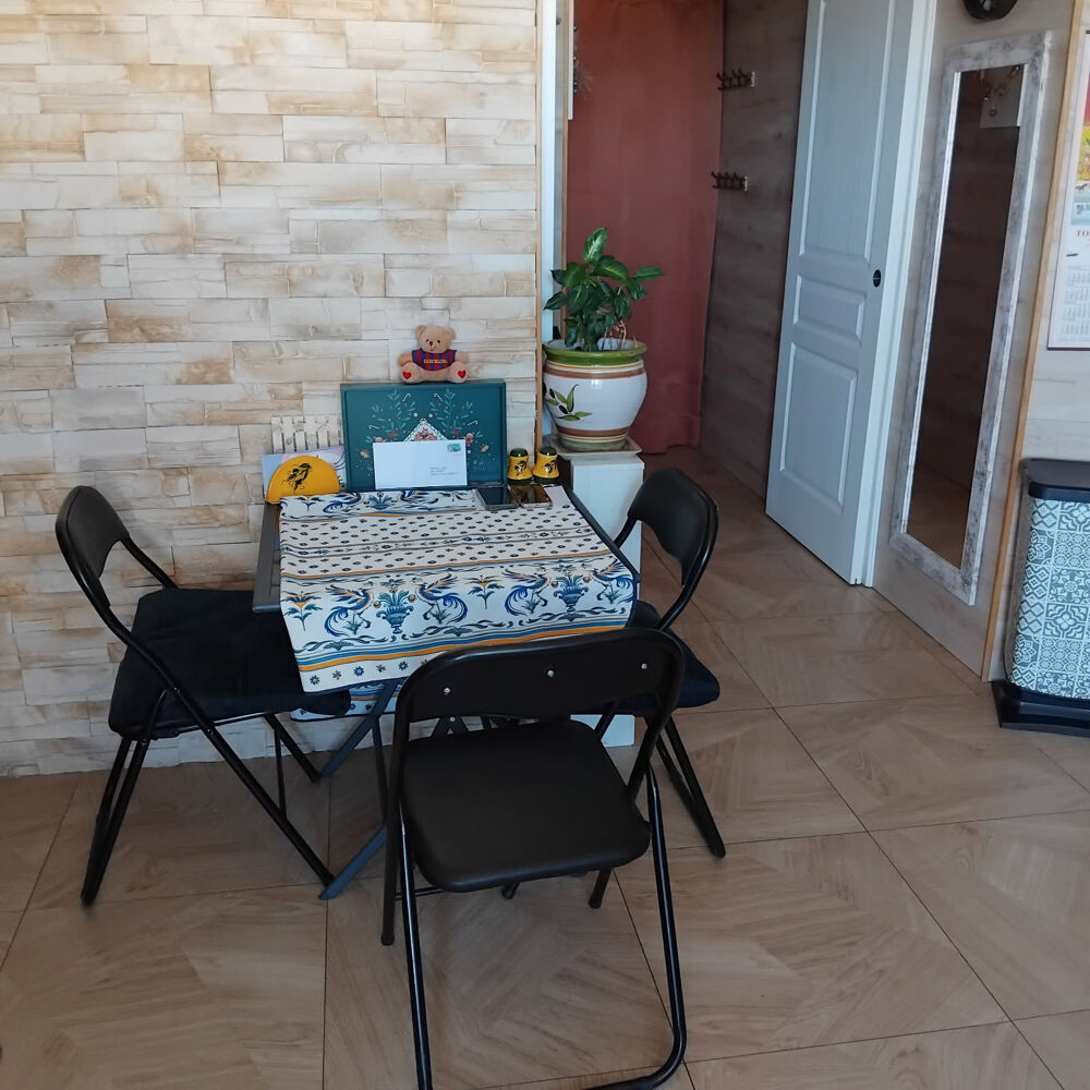 APPARTEMENT AVEC PETITE VUE MER, BALCON ET PARKING PRIVATIF