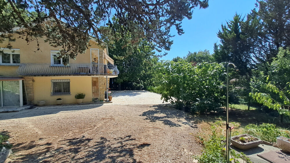 Vente Maison Maison de 147 m2 habitable sur 1660 m2 de terrain clos et arboré Bollene