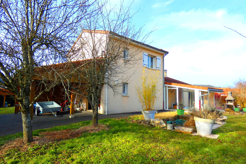 A 2 pas d' Arpajon sur Cère BELLE MAISON contemporaine