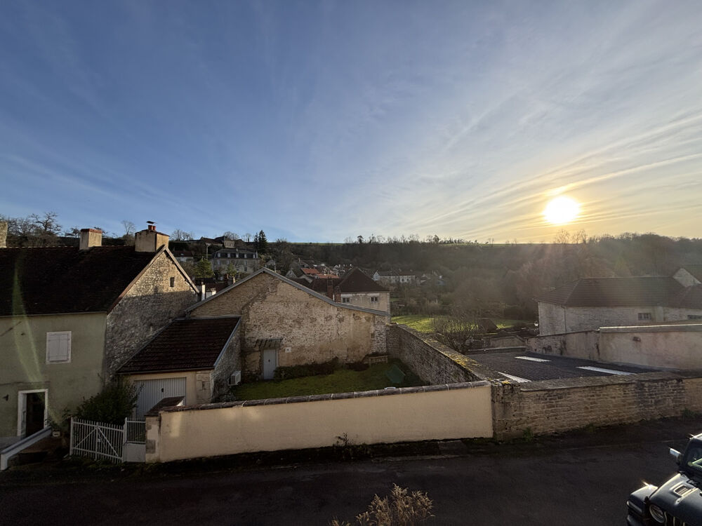 AIGNAY LE DUC Maison du XVIè s de 125 m2 avec une terrasse et un terrain non attenant de 240m2