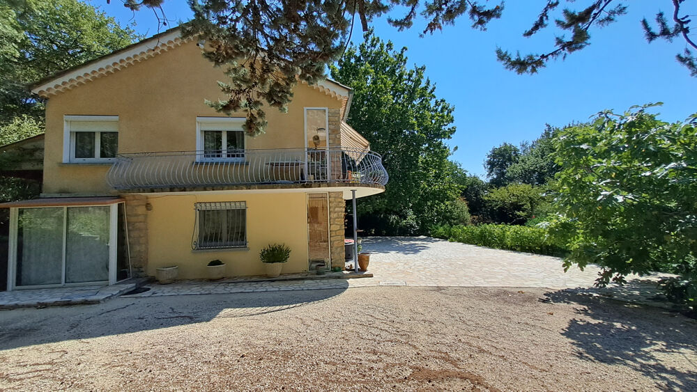 Maison de 147 m2 habitable sur 1660 m2 de terrain clos et arboré