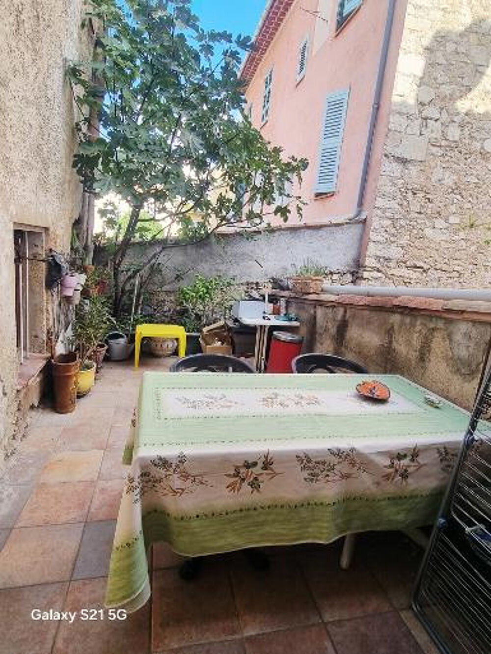 A voir Draguignan centre F3 de 95m traversant avec terrasse et cave 158000€ dpe d