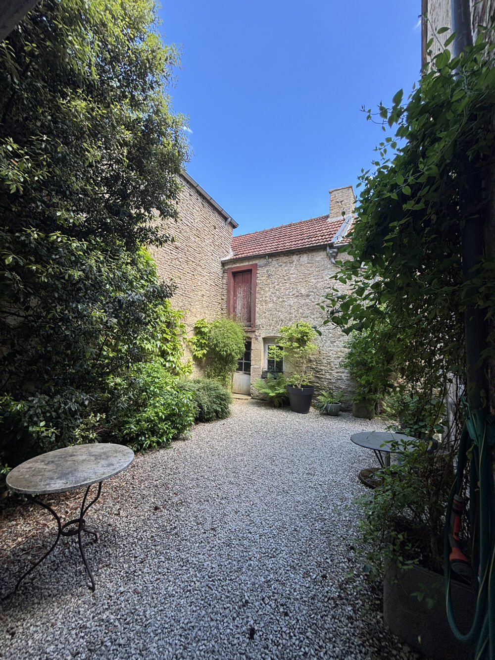CHATILLON SUR SEINE (21) : belle propriété de 110m2 de 1823 avec cour et dépendances dans un quartier histo