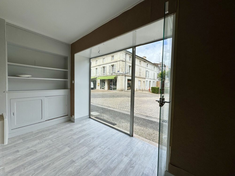   Local commercial - centre-ville de JARNAC (16) 