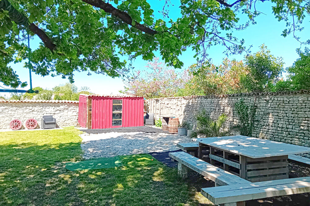 � vendre  Propri�t�/ch�teau Benon (17170)