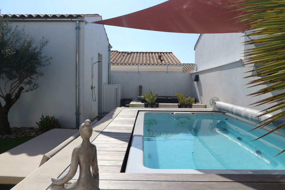 Vente Propriété/Château SUPERBE VILLA CONTEMPORAINE DE STYLE RETHAIS DE 200 M2 SUR UN TERRAIN CLOS ET ARBORE DE 520 M2. A 10 MN DE LA La rochelle