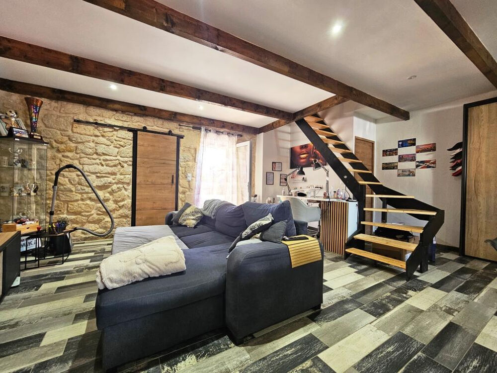 Saint-Yzan-de-Soudiac  Maison de bourg 3 chambres rénovée de 99.47m2 avec piscine
