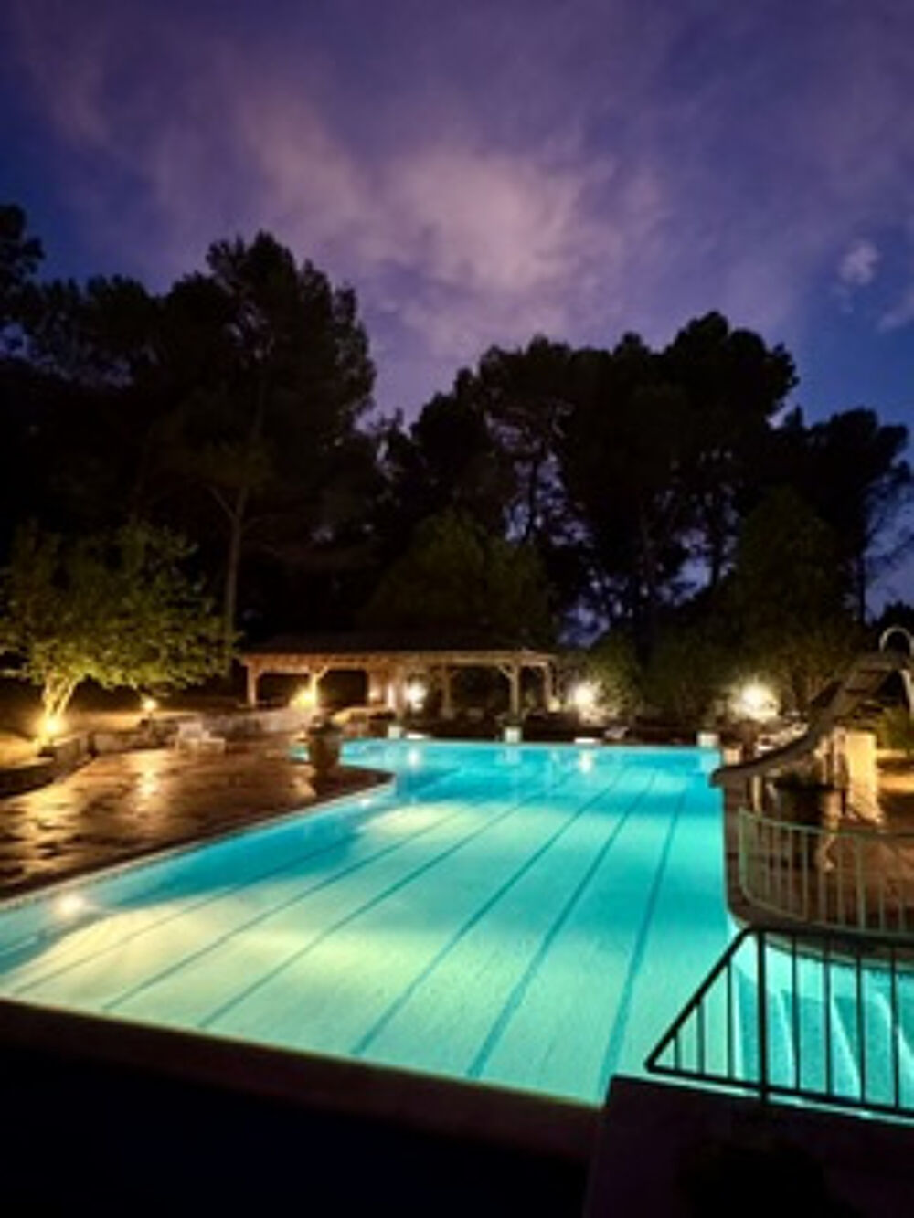 à vendre  Propriété/château Orange (84100)