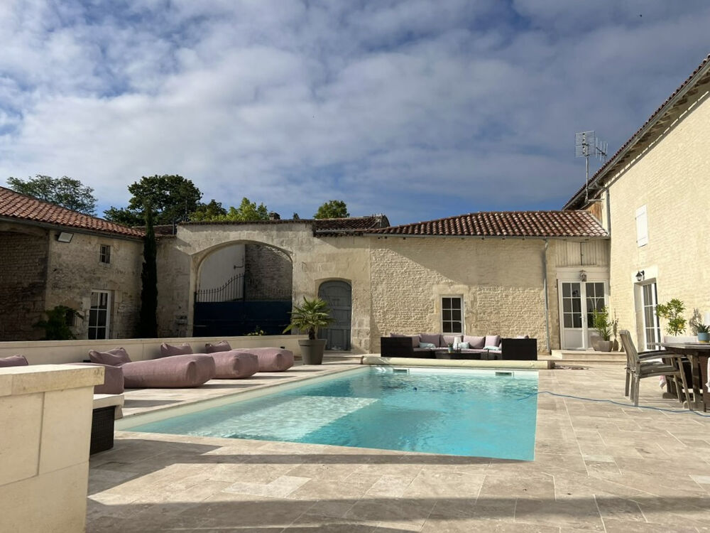 � vendre  Propri�t�/ch�teau Saint-Jean-d'Ang�ly (17400)