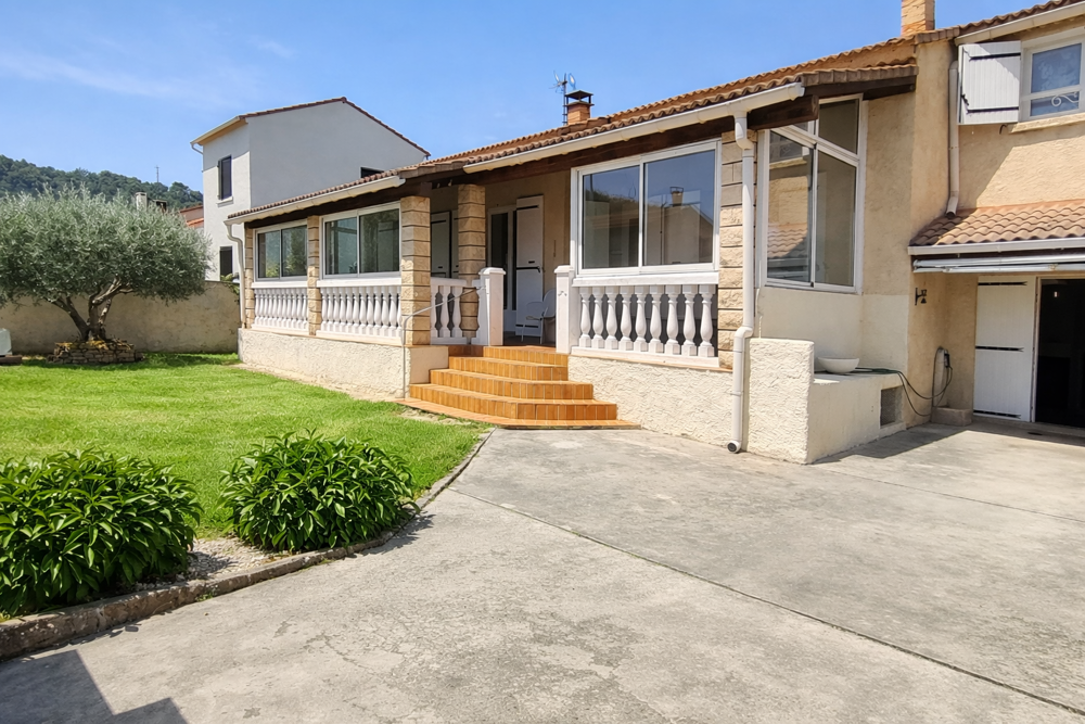 Maison Plein pied 118 m2 terrain 480m2 quartier calme