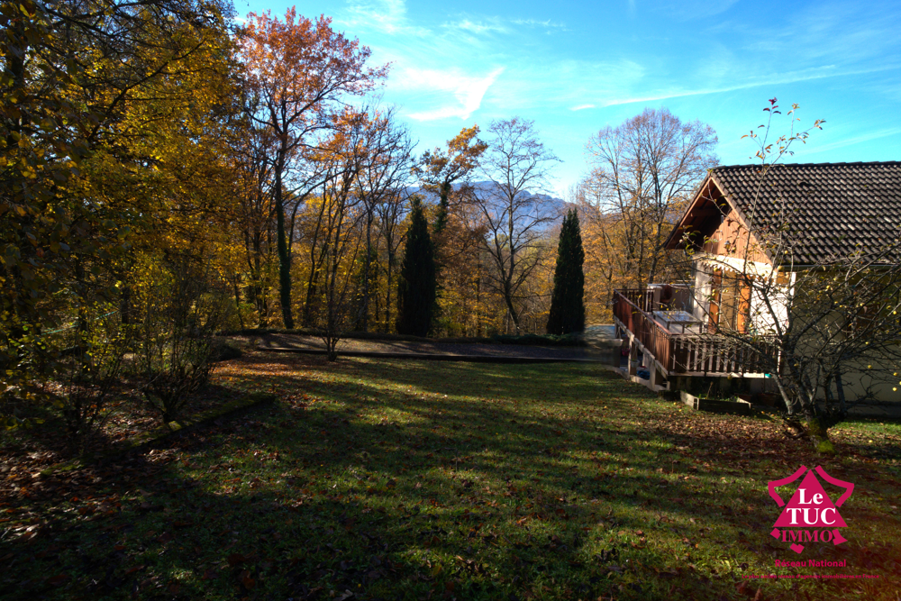 Un véritable havre de paix sur 3000 m2 de terrain arboré