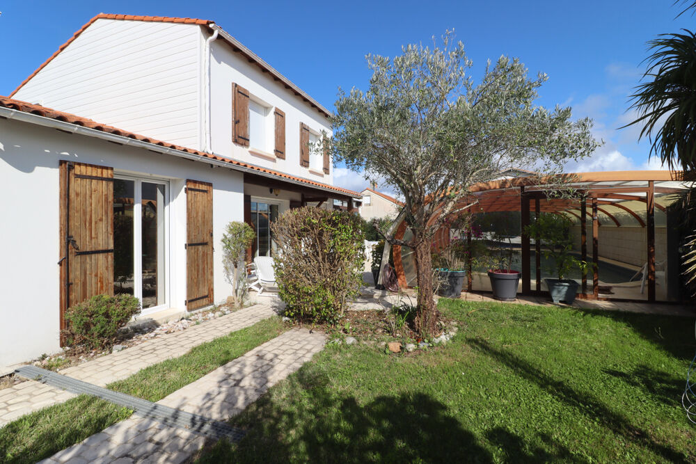 Maison 12 pièces 220 m² · à St Georges de Didonne · 220 m² · 696 800 €
