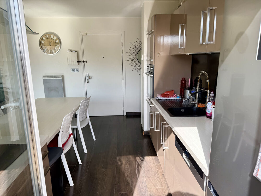 Vente Appartement Limite Lyon 8 T4 dernier étage avec Terrasse Parking fermé et cave Lyon 8