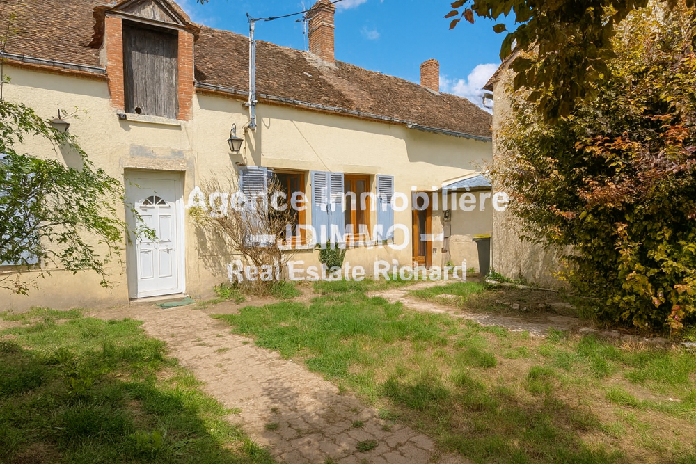 Ensemble immobilier avec 2 maisons indépendantes sur 964 m2 à Sceaux-du-Gâtinais, 10 Mn Beaumont-du-Gâtinais