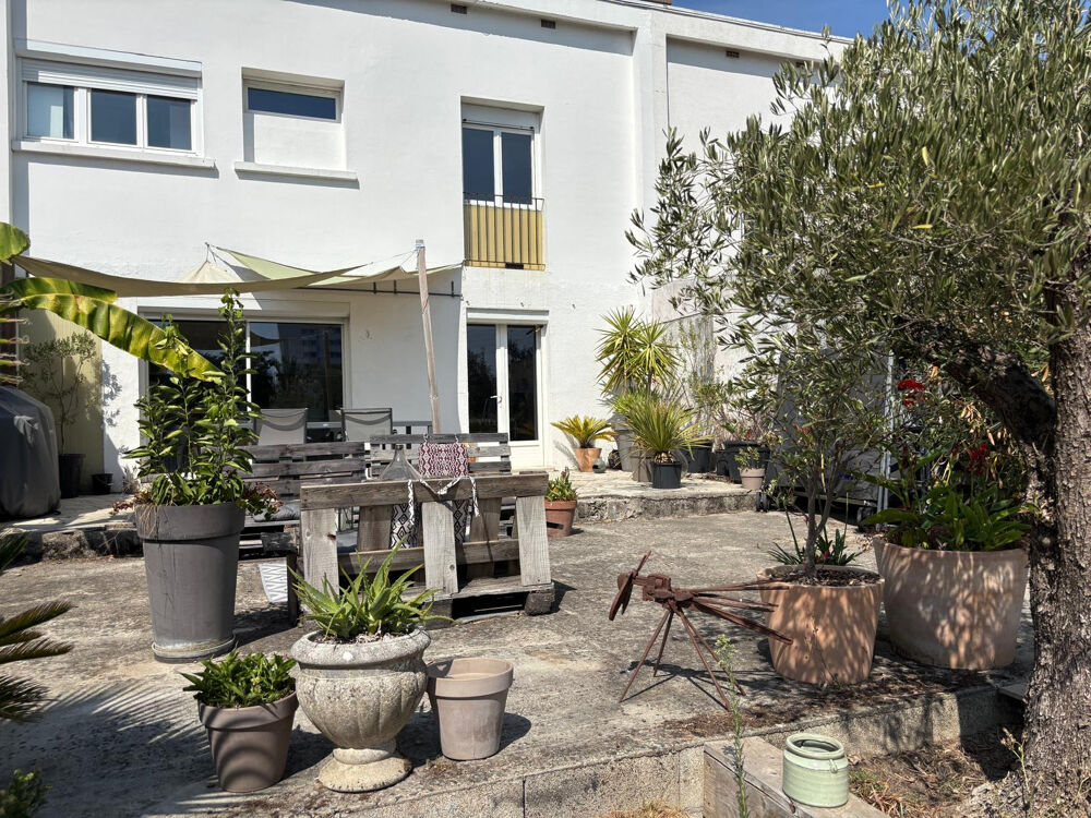 Vente Maison BELLE MAISON EN BON ETAT GENERAL DE 104 M2 SUR UN TERRAIN CLOS DE 320 M2. LA ROCHELLE. A 10 MN EN VELO DU CENT La rochelle