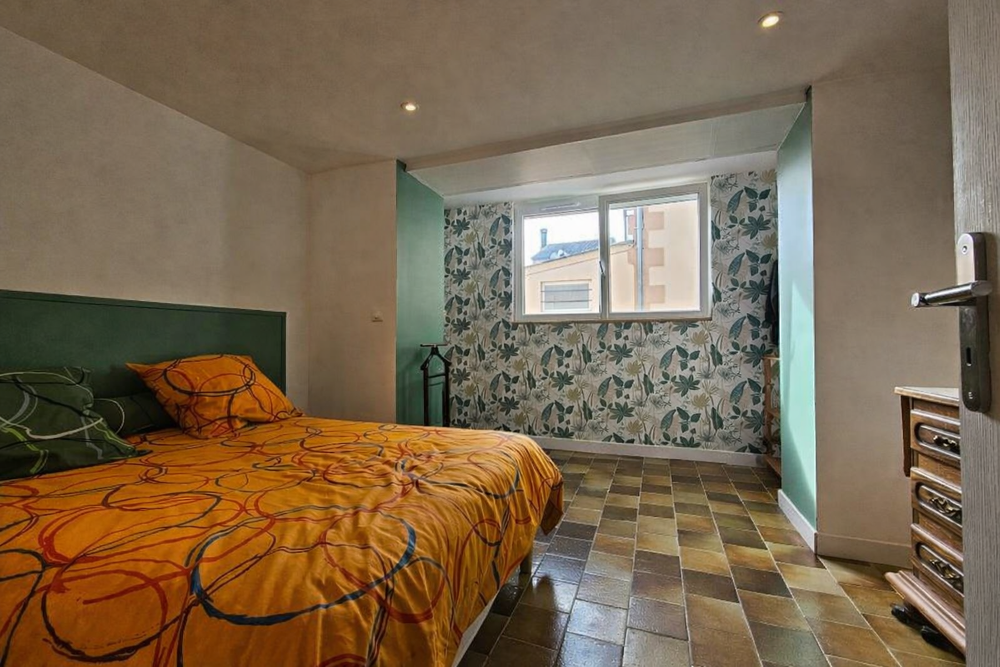 Vente Maison SAINT YZAN DE SOUDIAC MAISON DE VILLE 2 chambres 103M2 AVEC GARAGE St yzan de soudiac