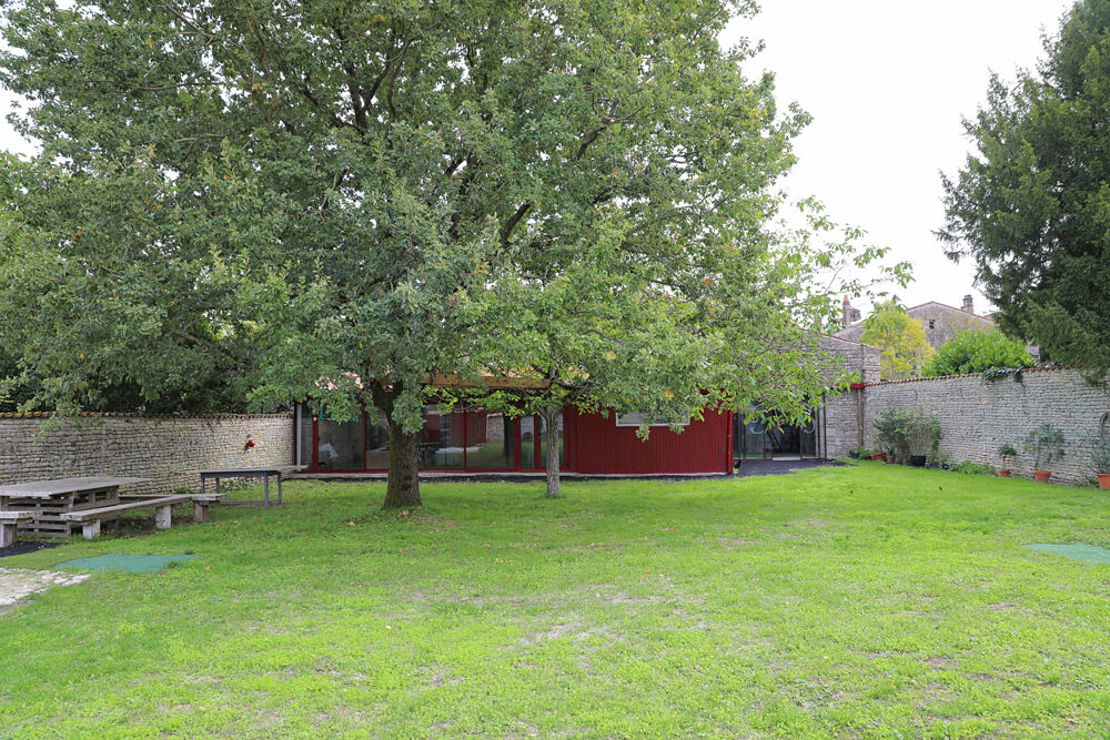 � vendre  Propri�t�/ch�teau Benon (17170)