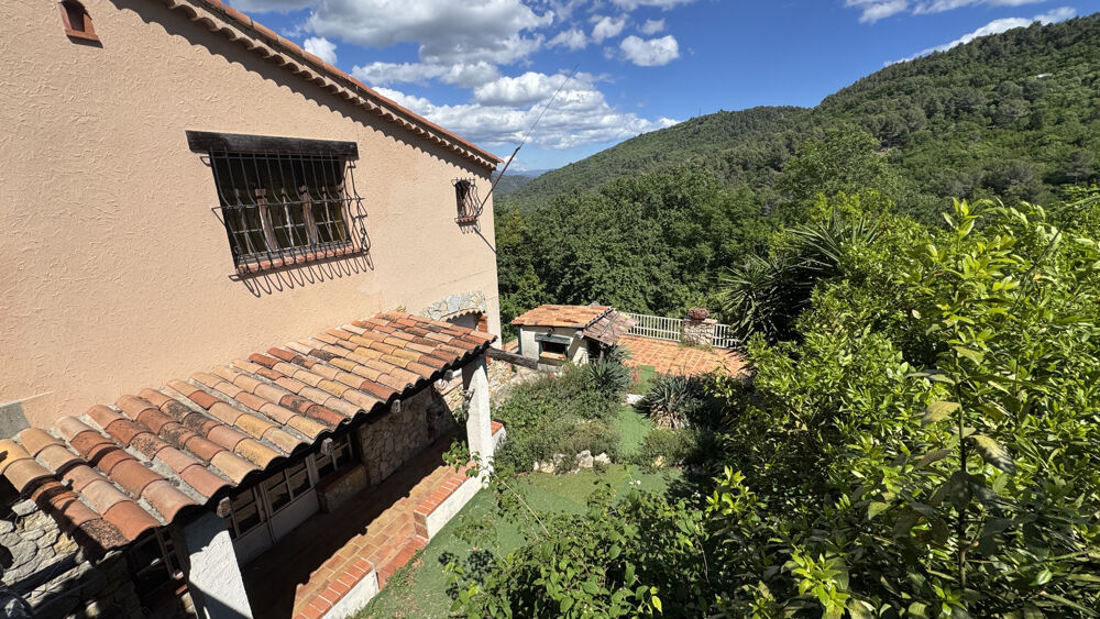 Vente Maison Bar sur loup, villa individuelle comprenant deux grands appartements piscine Le bar sur loup