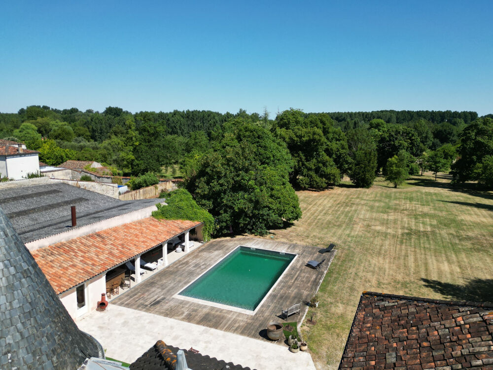  vendre  Proprit/chteau Saint-Jean-d'Angly (17400)