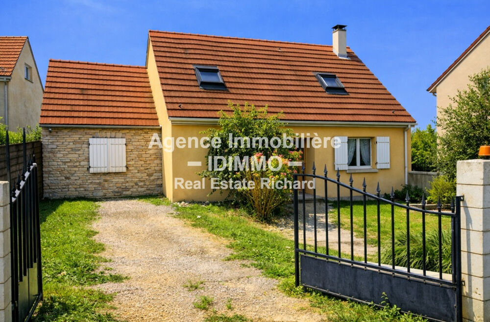 Maison 7 pièces 142 m² · à Corbeilles · 142 m² · 169 000 €