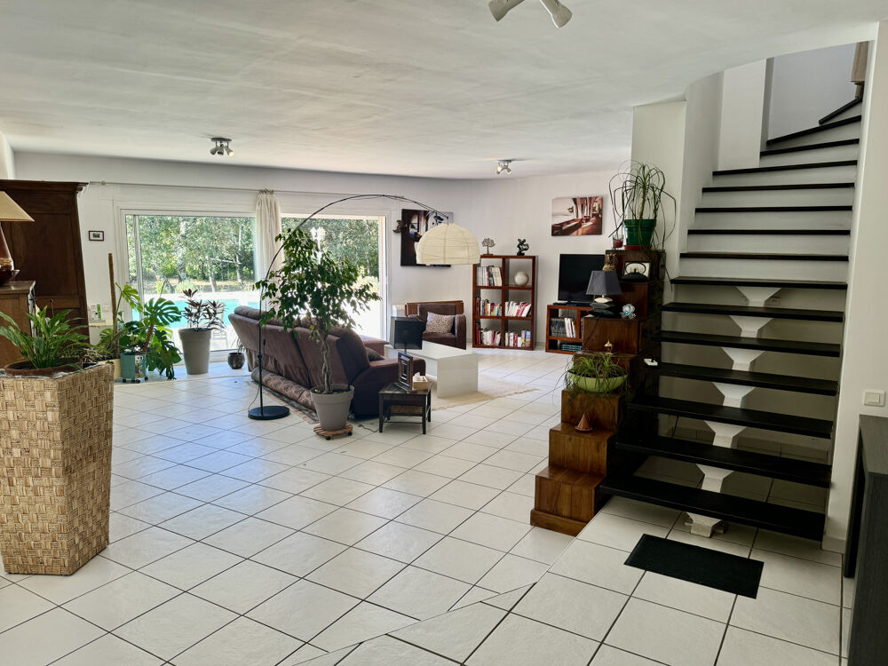 Villa contemporaine 13 pièces - 290 m2 - 4789 m2