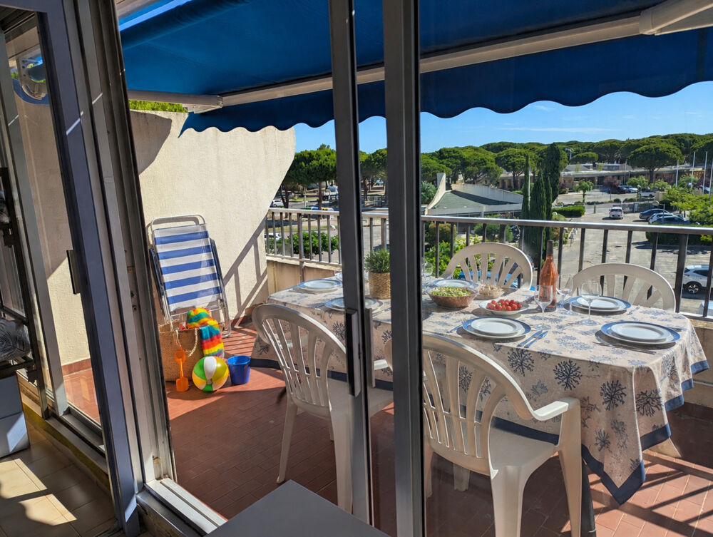 Appartement avec grande terrasse dans résidence avec piscine