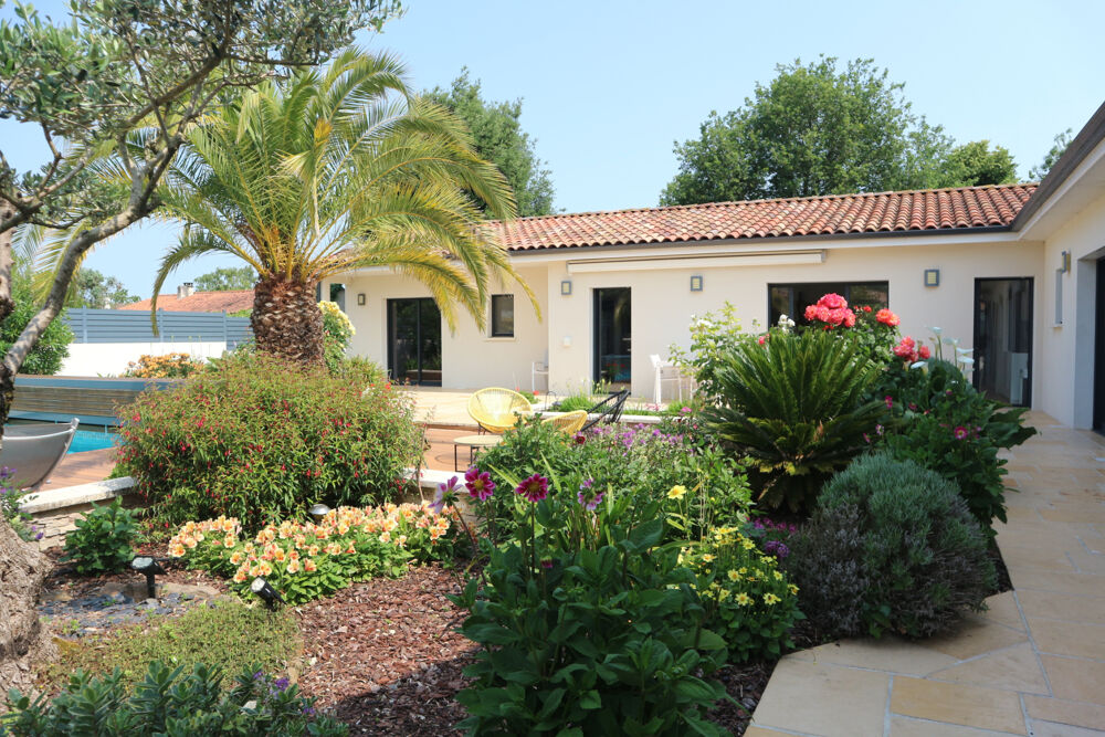Vente Maison A PROXIMITE DE LA ROCHELLE, DANS UN ENVIRONNEMENT CALME, SUPERBE MAISON CONTEMPORAINE RECENTE DE STYLE RETHAIS La rochelle