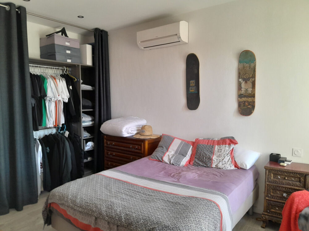 En vente 395200 € à Fréjus : maison de ville ,avec 2 appartements soit 126M2