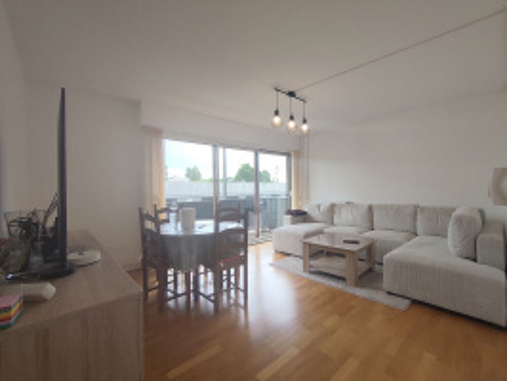 MAGNIFIQUE APPARTEMENT T4 REFAIT A NEUF DE 78 M2 AVEC BALCON AU 1er ETAGE D4UN IMMEUBLE DE STANDING