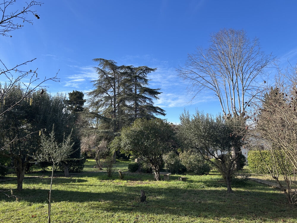 La maison est belle. Le terrain est exceptionnel.