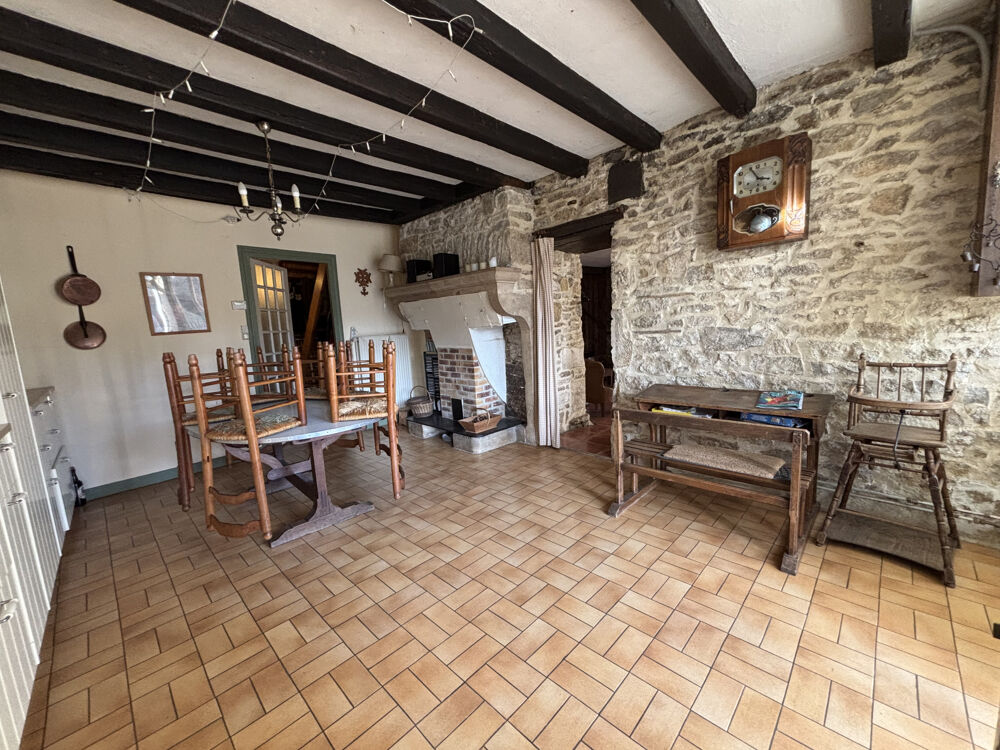AIGNAY LE DUC Maison du XVIè s de 125 m2 avec une terrasse et un terrain non attenant de 240m2