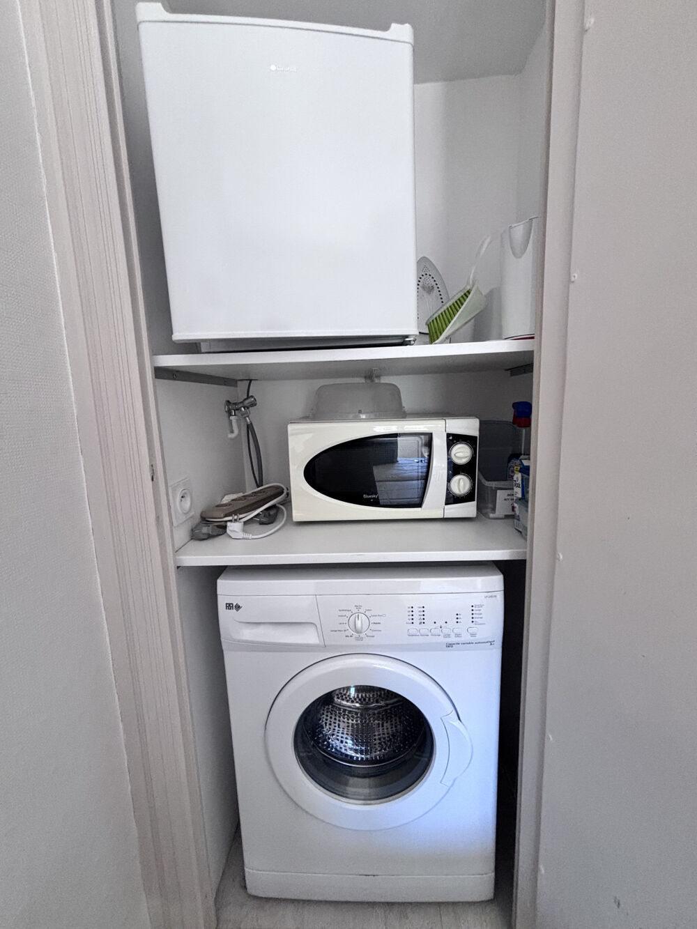 Location Appartement CHÂTEL-GUYON   A LOUER STUDIO MEUBLÉ 18 m2   RÉSIDENCE SÉCURISÉE Chatel guyon